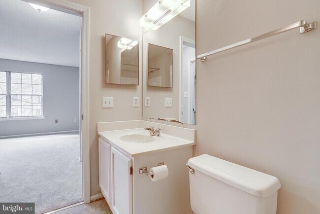 Foto del edificio - 7758 New Providence Dr