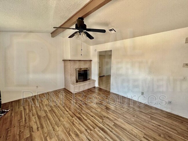 Building Photo - 1033 Kings Rd