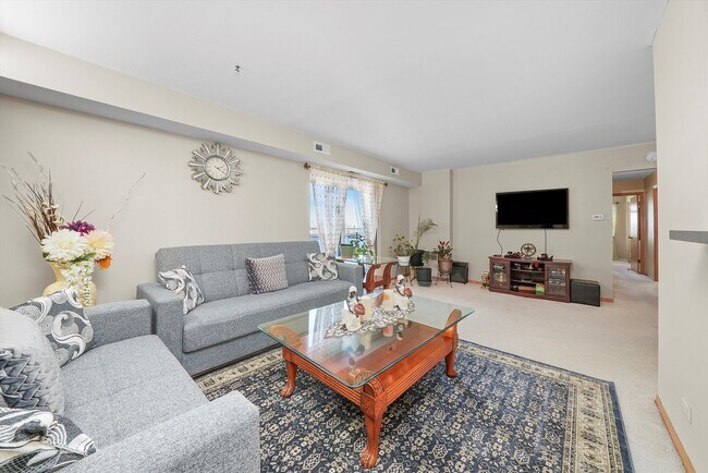 Foto del edificio - 1460 Fairlane Dr