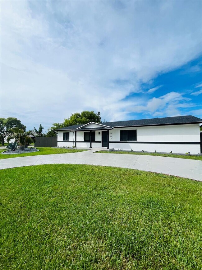 Foto del edificio - 1707 S Curlew Ln