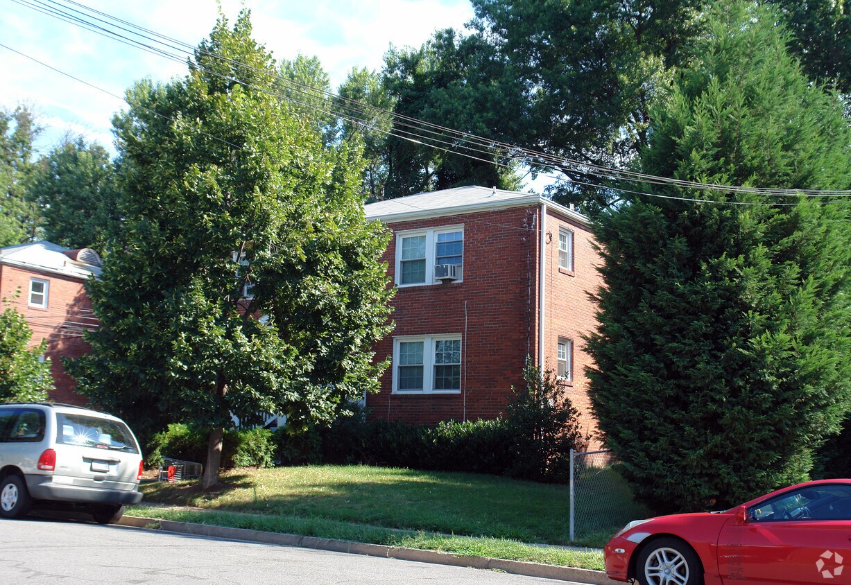 Building Photo - 204 Gibson St