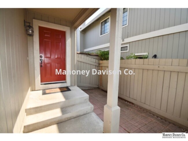 Foto del edificio - 2106 Caulfield Ln