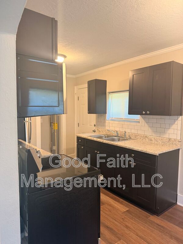Foto del edificio - 2247 Sullivan Rd