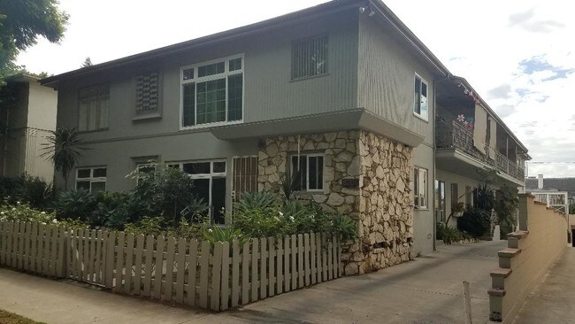 Building Photo - 8206 De Longpre Ave