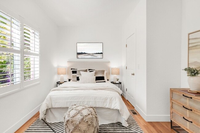 Foto del edificio - Charming 3 Bedroom and 3 Bathroom Bungalow...