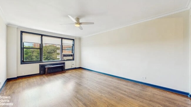 Building Photo - 645 W 239th St