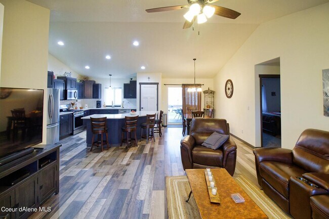 Foto del edificio - 4679 Gumwood Cir