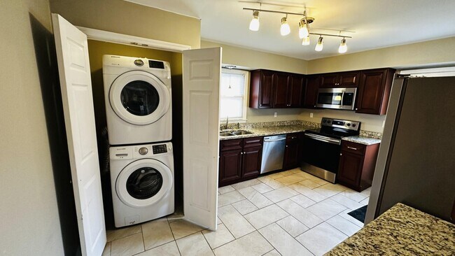 Building Photo - 2948a Candlelight Way