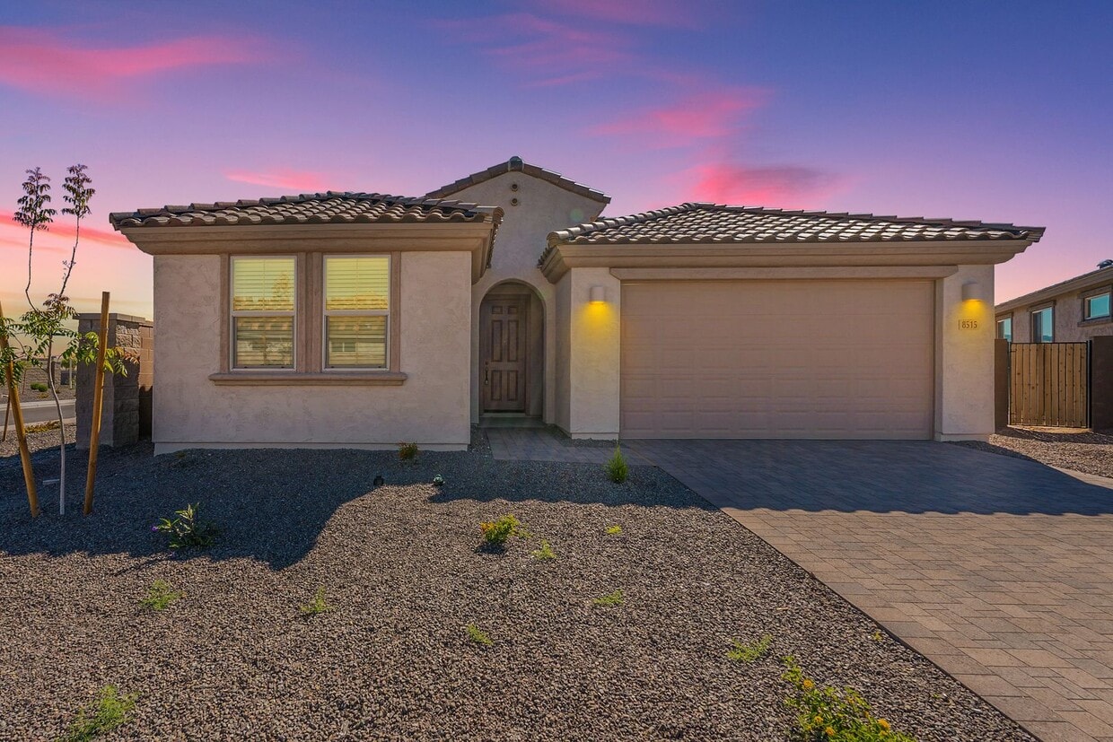 Foto principal - Luxury Living in McClellan Ranch: 4-Bedroo...