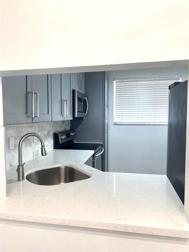 Foto del edificio - 7450 NW 17th St