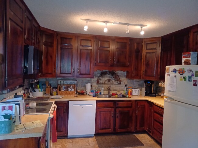 Building Photo - 4728 Spring Cir