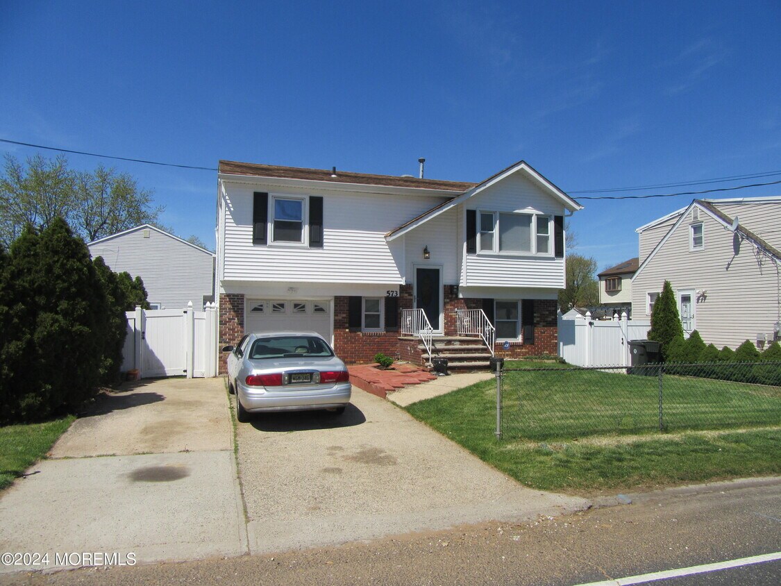 Primary Photo - 573 Palmer Ave