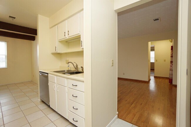 Building Photo - 4328 Villa Dr