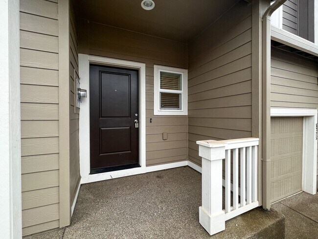 Building Photo - Townhome in South Salem with Washer/Dryer ...