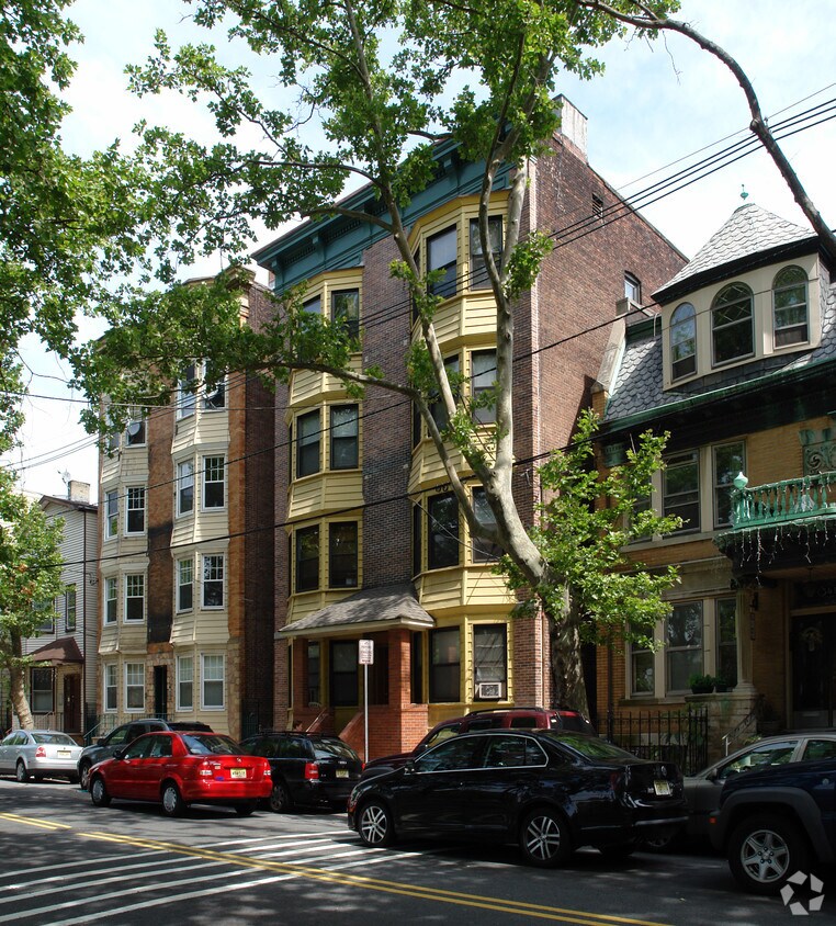 Building Photo - 339 Walnut St