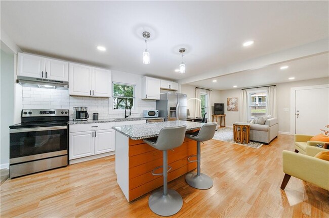 Foto del edificio - 554 Oak Dr