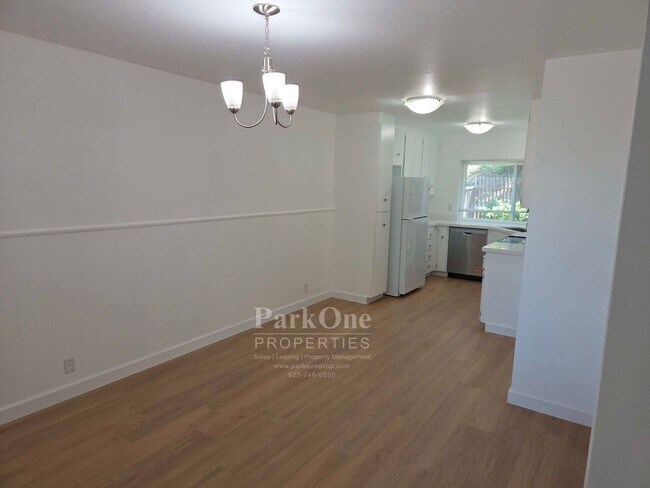 Foto del edificio - Spacious and Updated Heather Farms Townhome for Lease