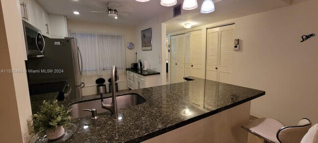 Foto del edificio - 3772 Inverrary Blvd