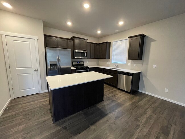 Fully equipped kitchen with stainless appliances - 5746 Waverly Rd SW