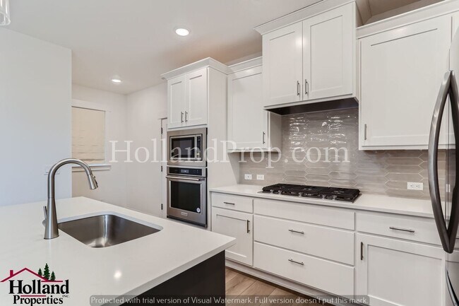 Building Photo - Best Price!! Newer 3 bed 2.5 bath located ...