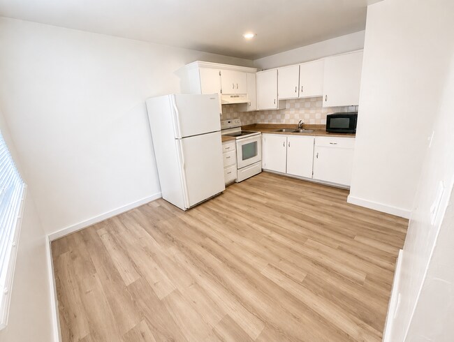 Foto del edificio - 2517 S Lakecrest Dr