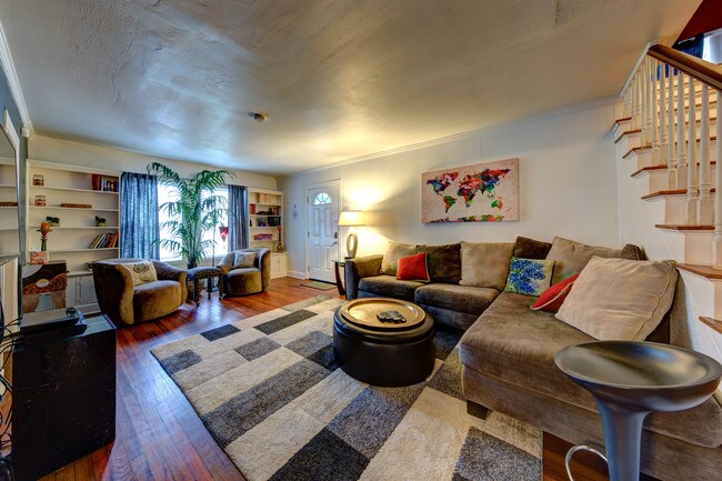Foto del edificio - 615 North Loop Boulevard