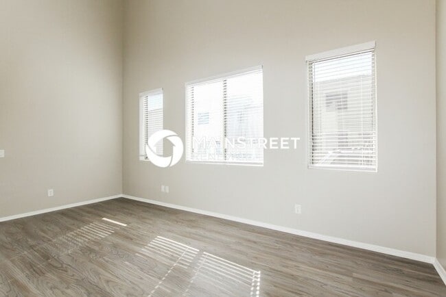 Building Photo - 3 Bedroom Pet-Friendly Home in Phoenix, AZ with Main Street Renewal