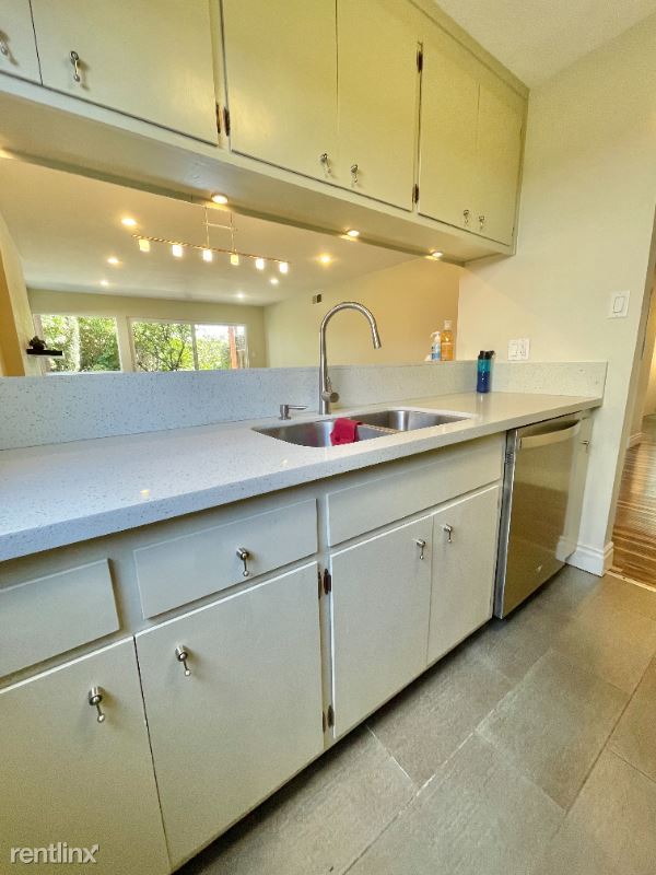 Building Photo - 2 br, 2 bath Townhome - 111 LONDON CT
