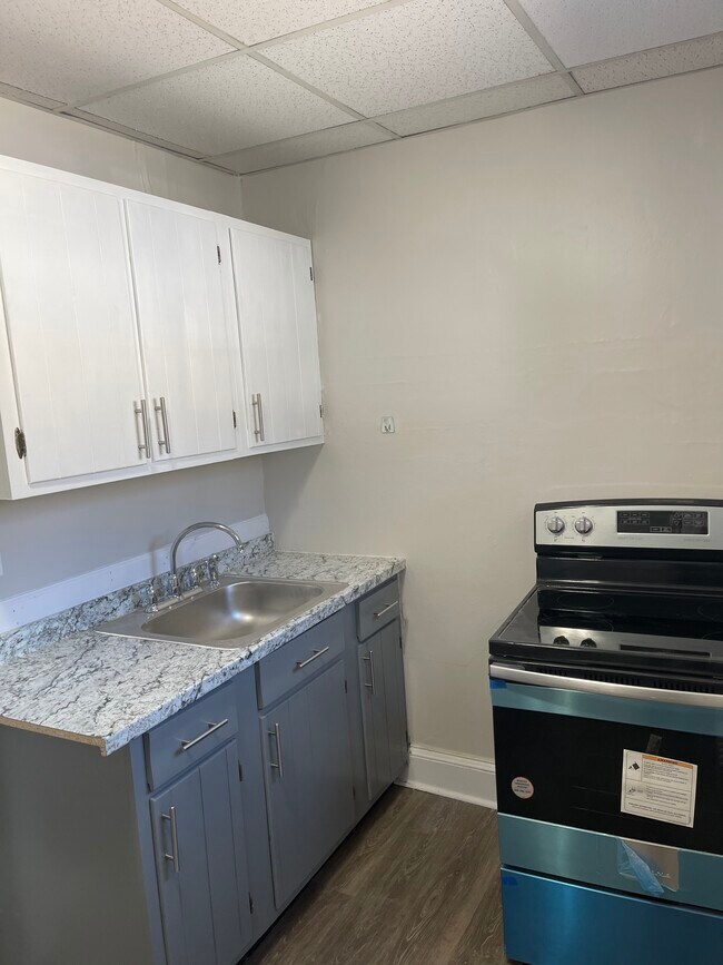 Building Photo - 2089 N Main Ave