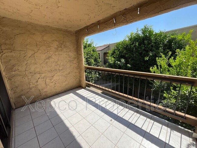 Foto del edificio - 5300 E Waverly Dr