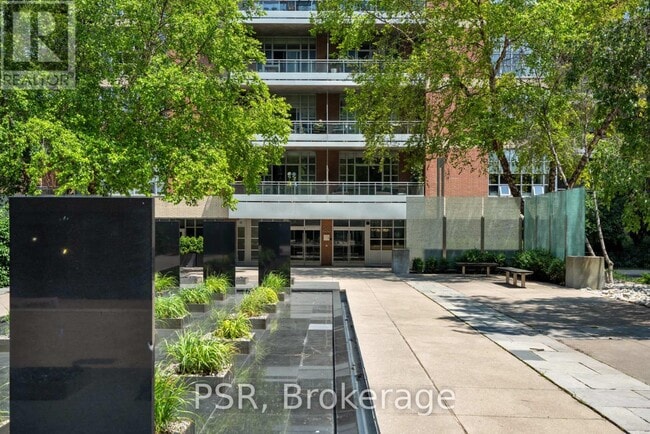 Building Photo - 23 Brant St