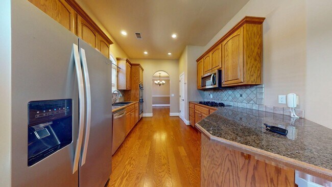 Foto del edificio - 461 Belmonte Dr