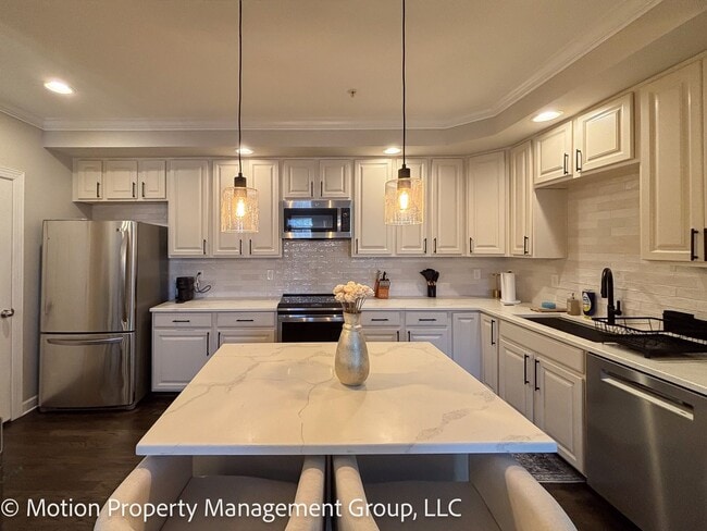 Building Photo - 1540 S Church St