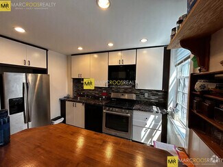 Building Photo - 13 Bowdoin St