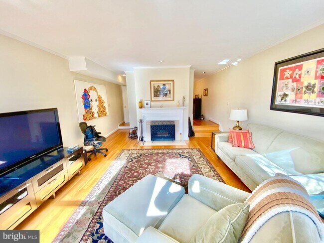 Foto del edificio - 5431 MacArthur Blvd NW