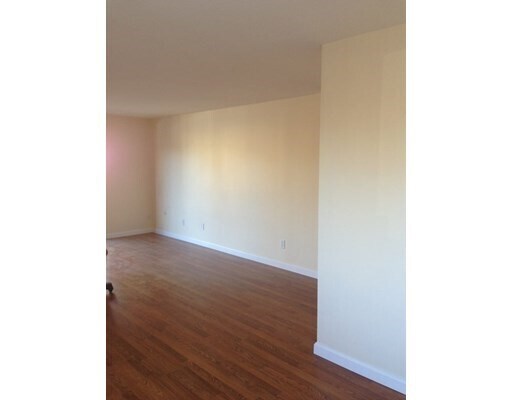 Building Photo - 150 Elm St