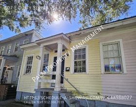 Building Photo - 607 E Duffy St
