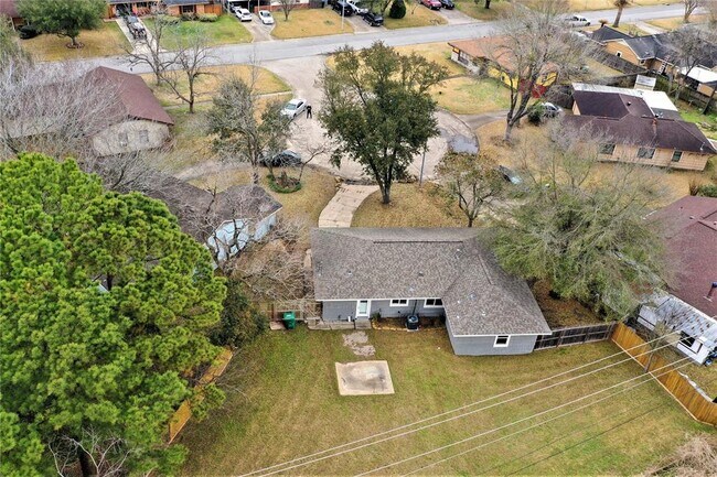 Building Photo - 10210 Valencia Dr