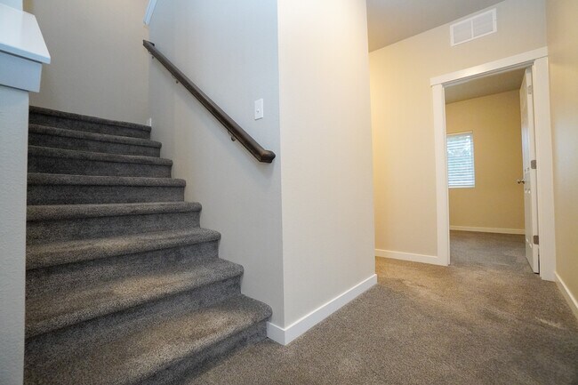 Foto del edificio - 6113 N Colosseum Ave