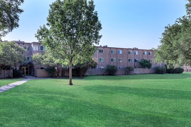 Building Photo - 1500 N Garrett Ave