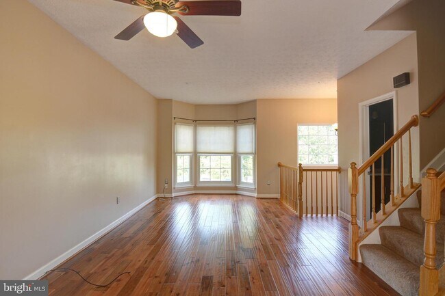 Building Photo - 8402 Oak Meade Way