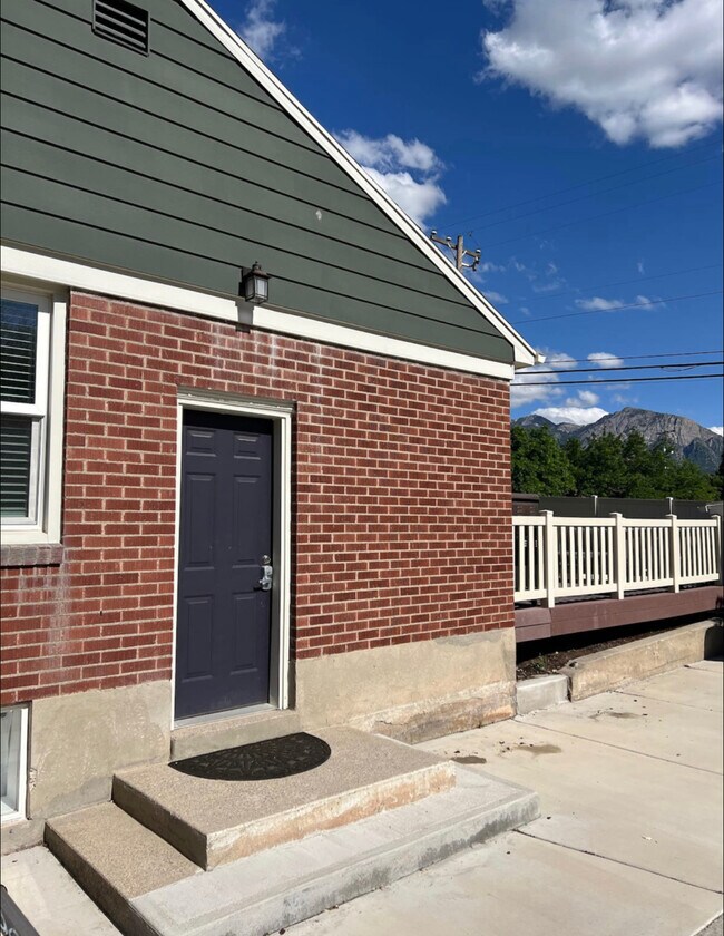 Building Photo - 2534 E Simpson Ave