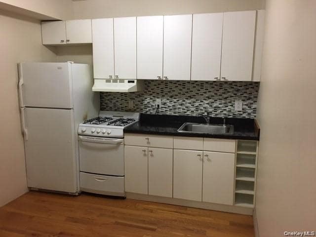 Primary Photo - 245 Hudson St