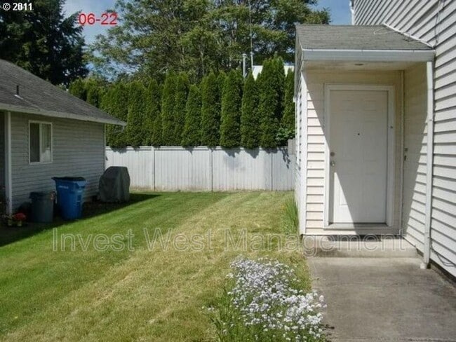 Building Photo - 808 NE 163rd Ave