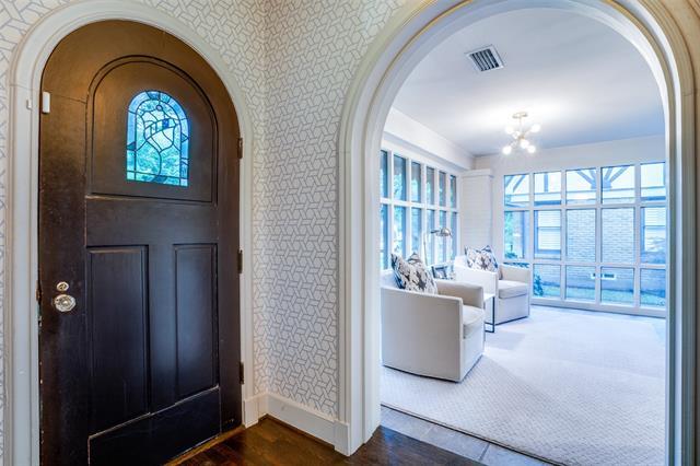 Foto del edificio - 5422 Merrimac Ave