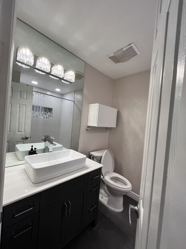 Building Photo - 2754 S Kenton Ct