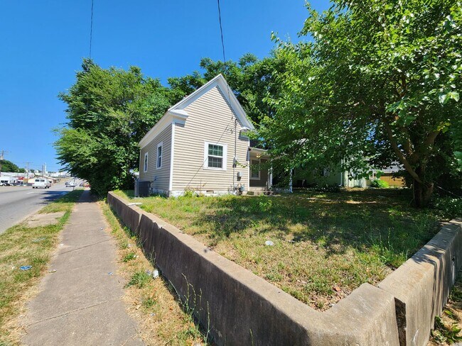 Foto del edificio - Spacious 1-Bedroom, 1-Bathroom Home AVAILA...