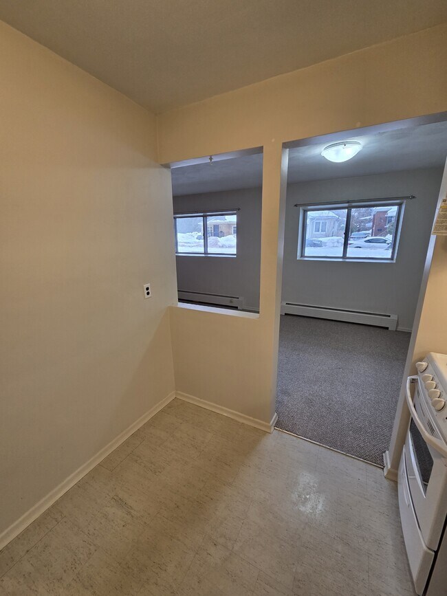 Building Photo - 18 Esson St