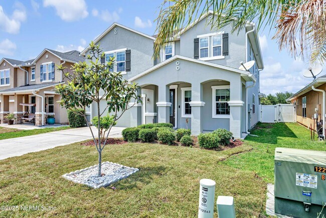 Building Photo - 12237 Woodview Dr