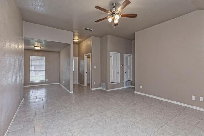 Building Photo - 1103 Concho St